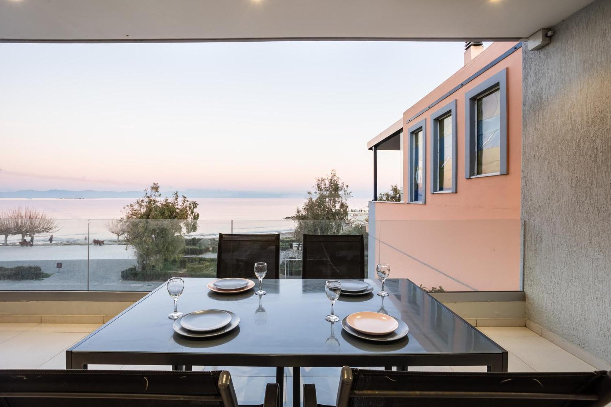 Beachfront Artemida Retreat - Peony Seabreeze Gem Eksteriør billede