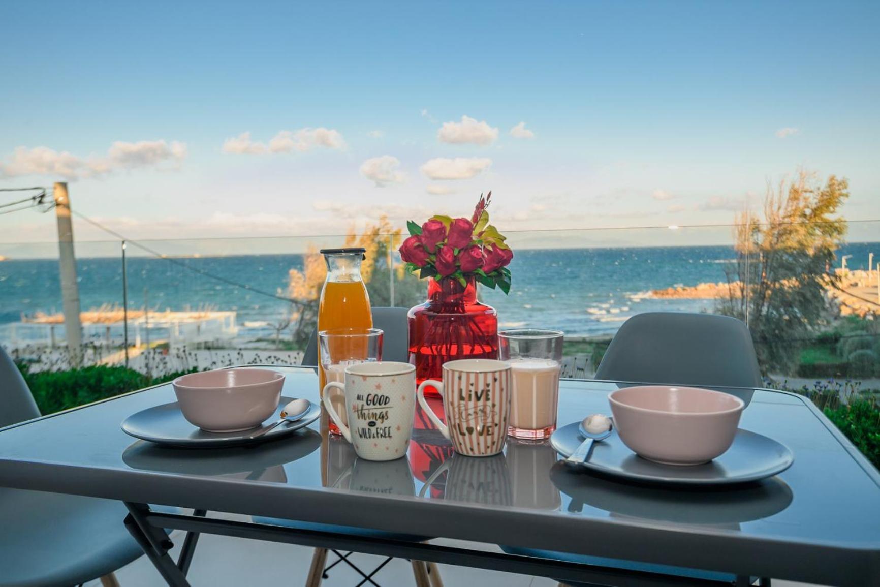 Beachfront Artemida Retreat - Peony Seabreeze Gem Eksteriør billede